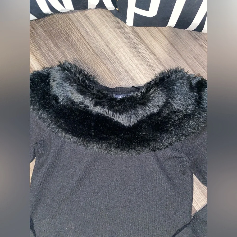 Anne Klein Black Sweater with Faux Fur Trim - Picture 5 of 9